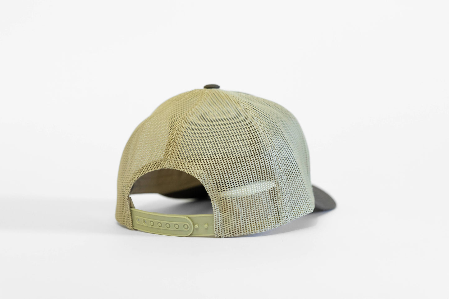 Mountain Mama Hat: Black / White