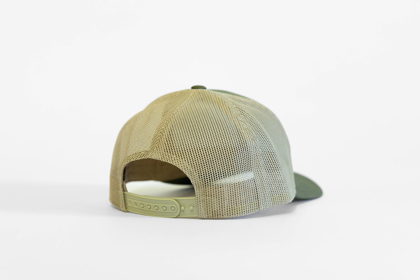 Mountain Mama Hat: Black / White