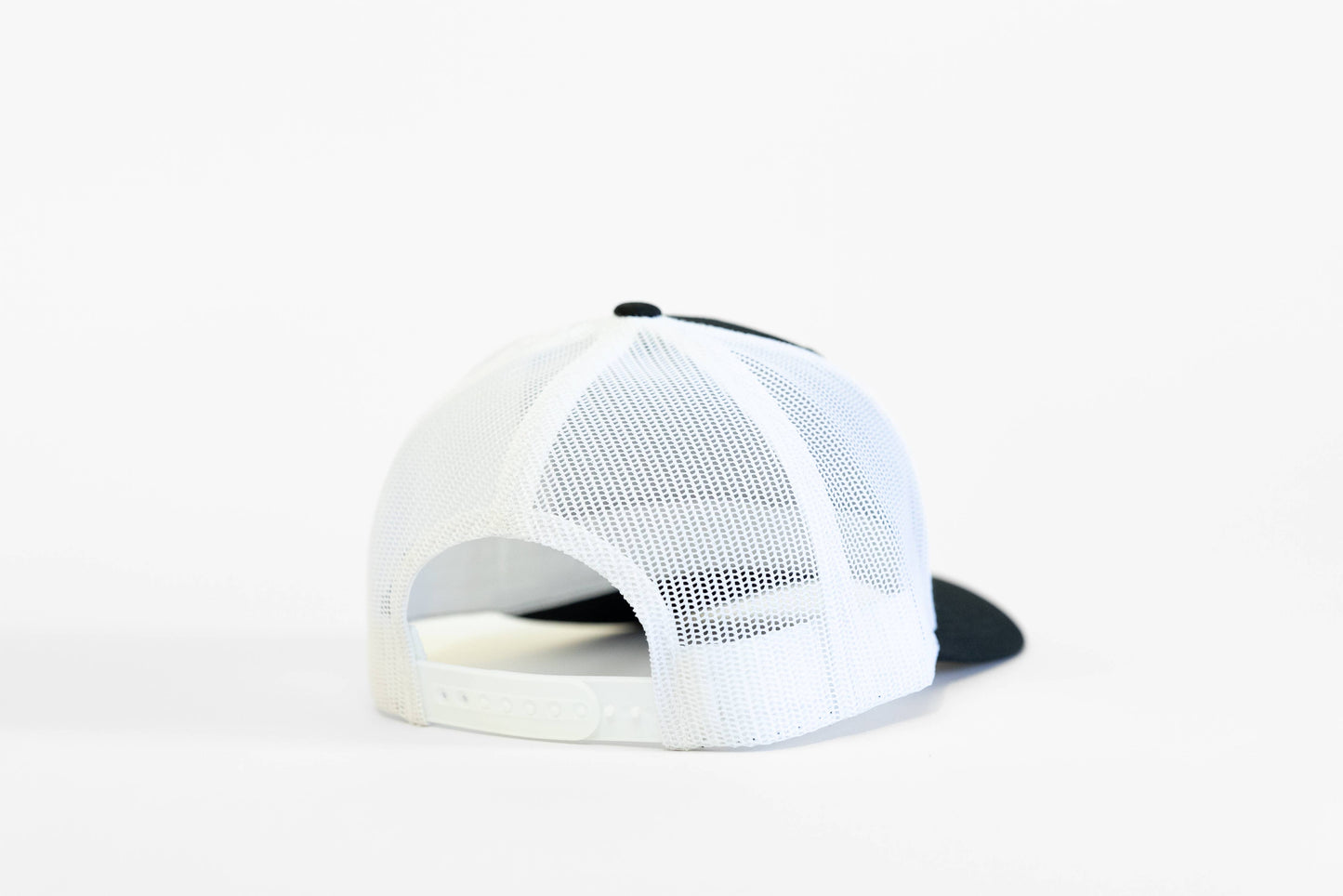 Mountain Mama Hat: Black / White
