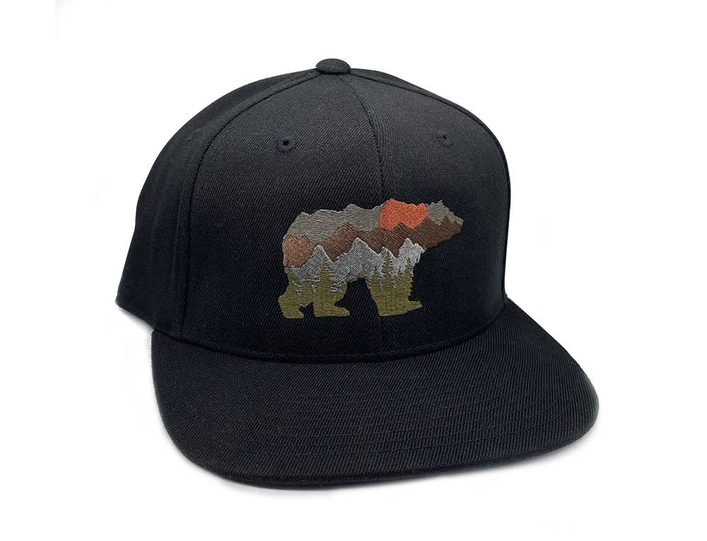 Bear and Mountain Hat: Snapback Flat / Black