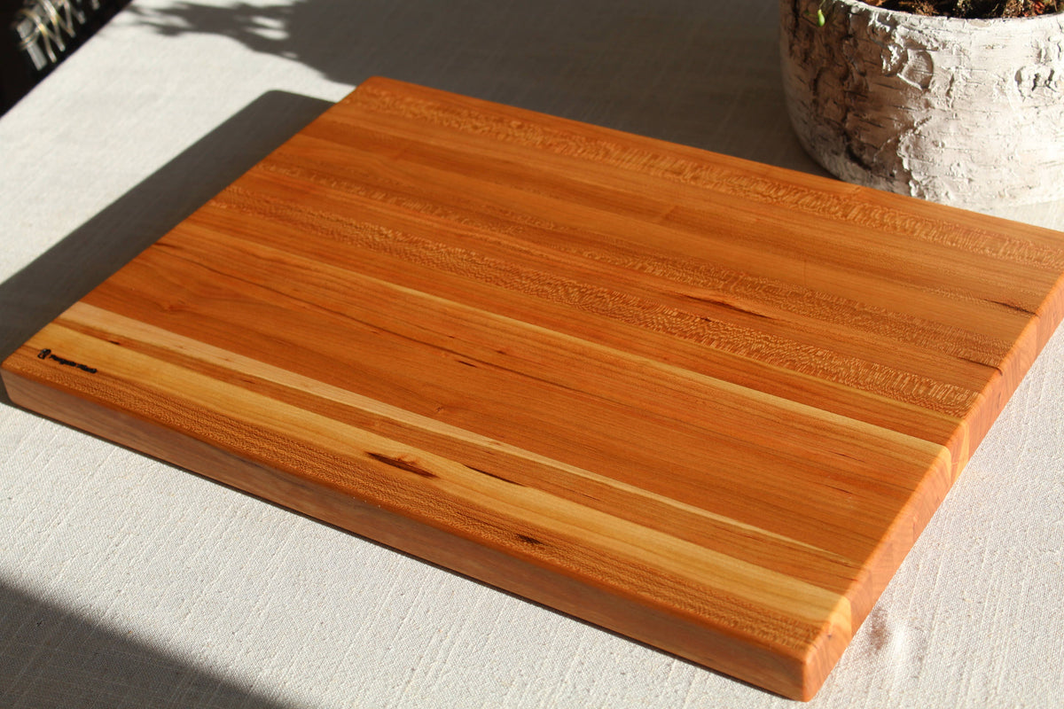 Handmade Hardwood Cutting Board – Large 18" × 12" Kitchen Pr: Walnut