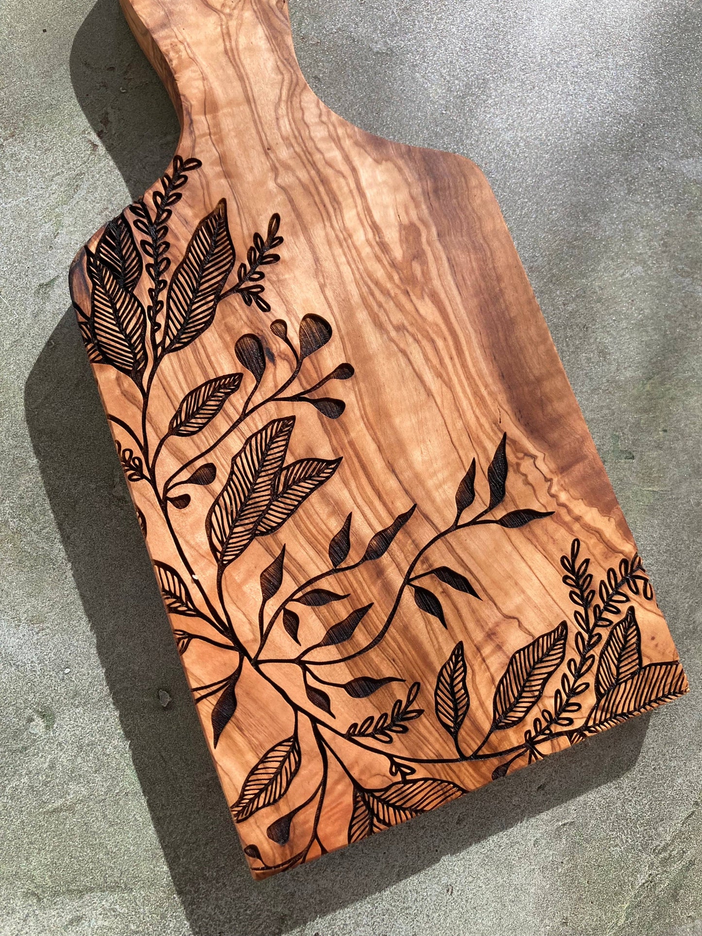 Engraved Olive Wood Cheese Board - Elegant Botanical Design